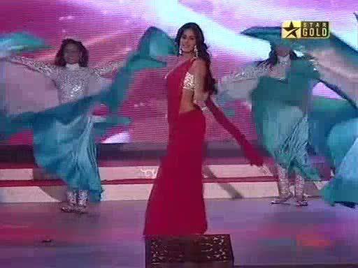 Katrina Kaif's Very Sensuous Performance in a Pink Saree with Akshay Kumar at Lux Sabse Favourite Kaun Award 2008 - Captures & Video...