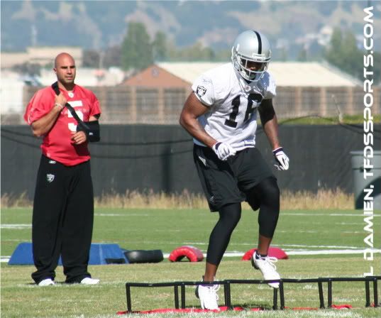 Training Camp Day 17: Gradkowski still rusty, DMac may be out all preseason